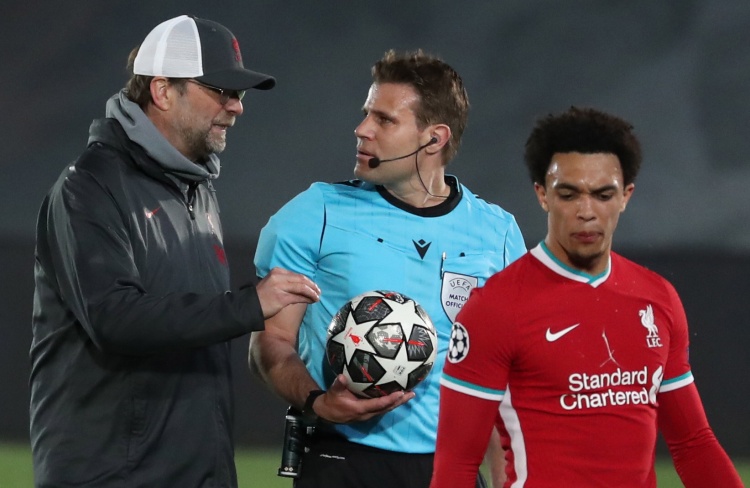 孤军奋战！皇马主帅阿隆索遭遇最严峻考验，11名球员缺阵或成致命打击（单枪匹马！皇马主帅阿隆索迎来最严酷考验，11将缺席恐成致命打击）