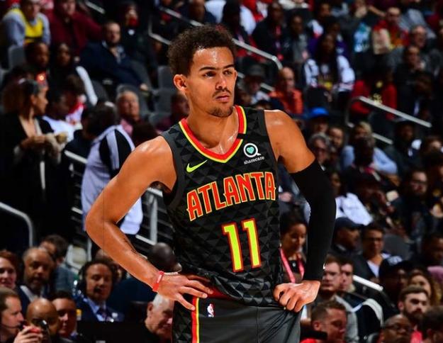 海港6日上午转道新加坡去新山，颜骏凌、徐新获颁纪念球衣（海港队6日上午经新加坡转赴新山，颜骏凌与徐新获赠纪念球衣）