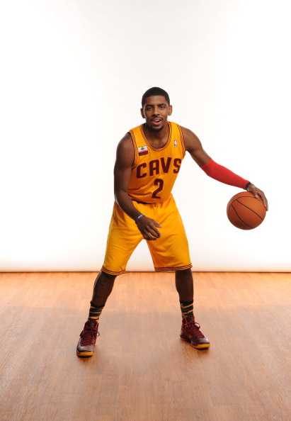 日职联半场：莱奥建功，知念庆破门被吹，鹿岛1-0横滨水手（半场战报：莱奥先拔头筹，知念庆进球被判无效，鹿岛暂1-0领先横滨水手）