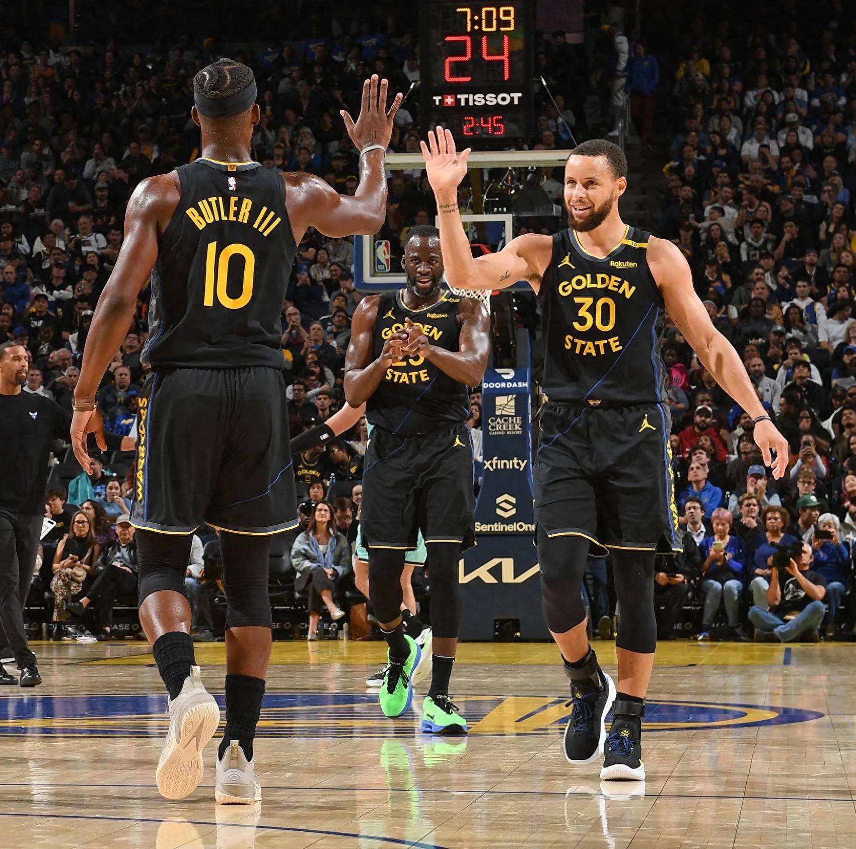 贝纳蒂亚：裁判偷了我们的点球，和他们说话时几乎都不看你（贝纳蒂亚：裁判抢走了我们的点球，与他们交流时几乎不看人）