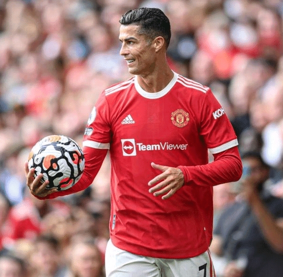 TA：球员版长袖球衣全面回归，实现从性能到美学的个性表达（TA：球员版长袖战袍回归，从性能到美学全面释放个性）