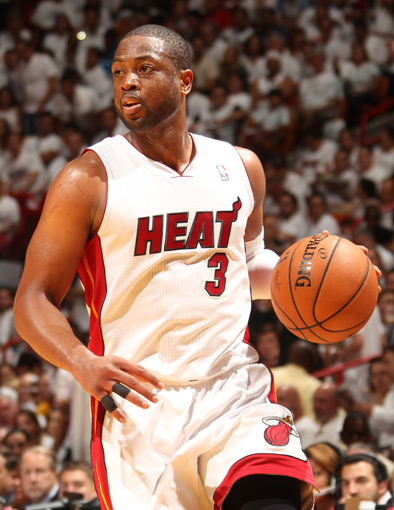 TA：勒沃库森的防守坚如磐石，曼城两侧防线存在巨大漏洞（TA：勒沃库森后防固如金汤，曼城两翼防线漏洞百出）