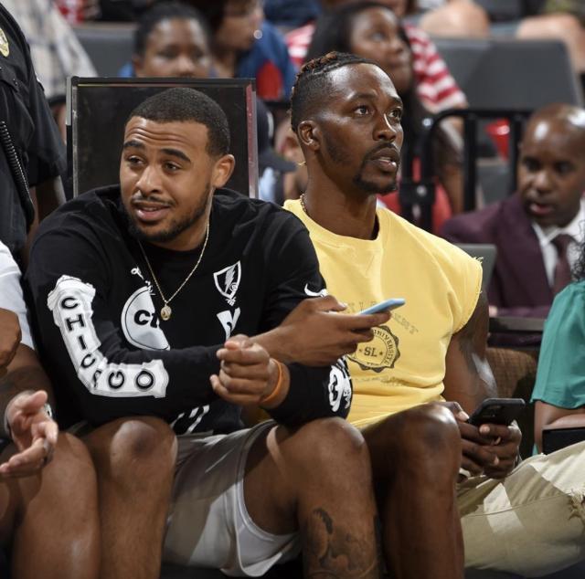 塔图姆：我不是会缺席比赛的人，只要队医允许我甚至能打野球（塔图姆：只要队医放行，我就不缺阵，野球也照打）