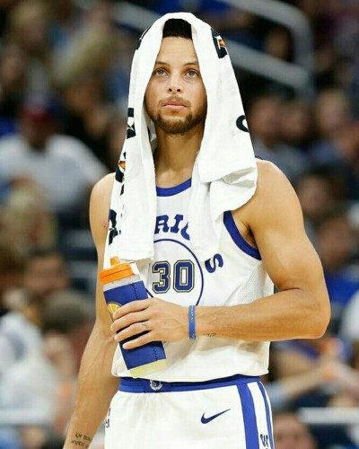 里瓦尔多：弗里克不能再这样下去，他需给亚马尔设计更多战术（里瓦尔多：弗里克该改变思路，多为亚马尔量身定制战术）