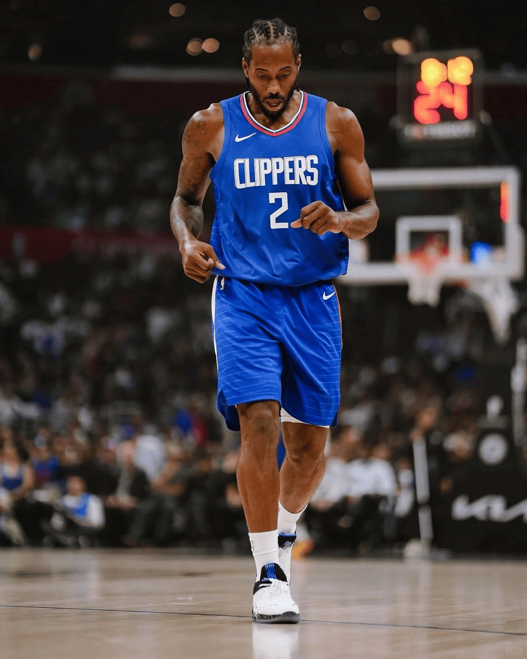 我懂用户晒视频：兰克尔趁队友客场比赛，去俱乐部偷队友的鞋（我懂用户曝视频：兰克尔趁队友客场作战，潜入俱乐部顺走队友球鞋）