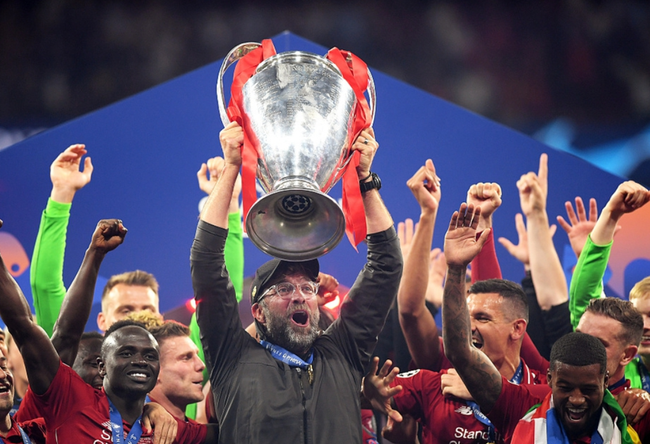 那一脚出去，全场屏住呼吸（这一脚踢出，全场屏息凝神）