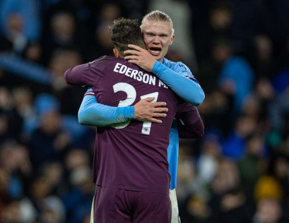 教练：你去给我盯住7号，“膏药式”防守的最高境界就是人盯人“你就说盯的死不死吧”（教练下令：锁死7号！膏药式防守的极致是人盯人——就问盯死不盯死）