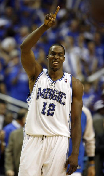 欧冠球员表现评析：C罗连续进球,（欧冠赛场表现解析：C罗连场破门）