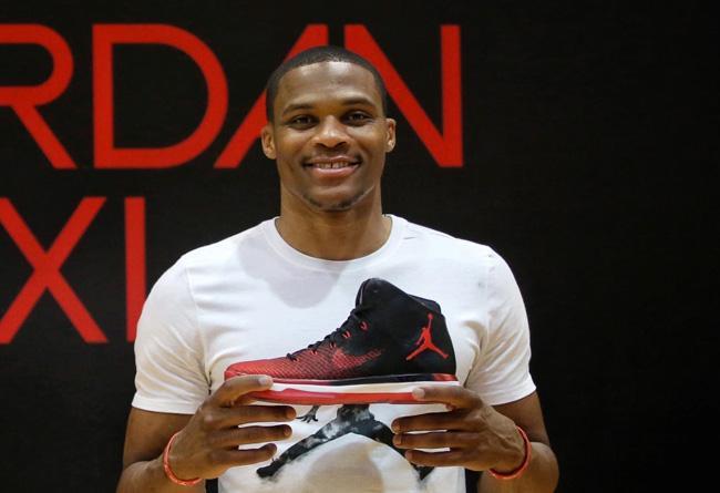 杜兰特生涯投进2223记三分，超越克劳福德升至历史第十二位（杜兰特生涯三分命中数达2223，超越克劳福德升至历史第12位）