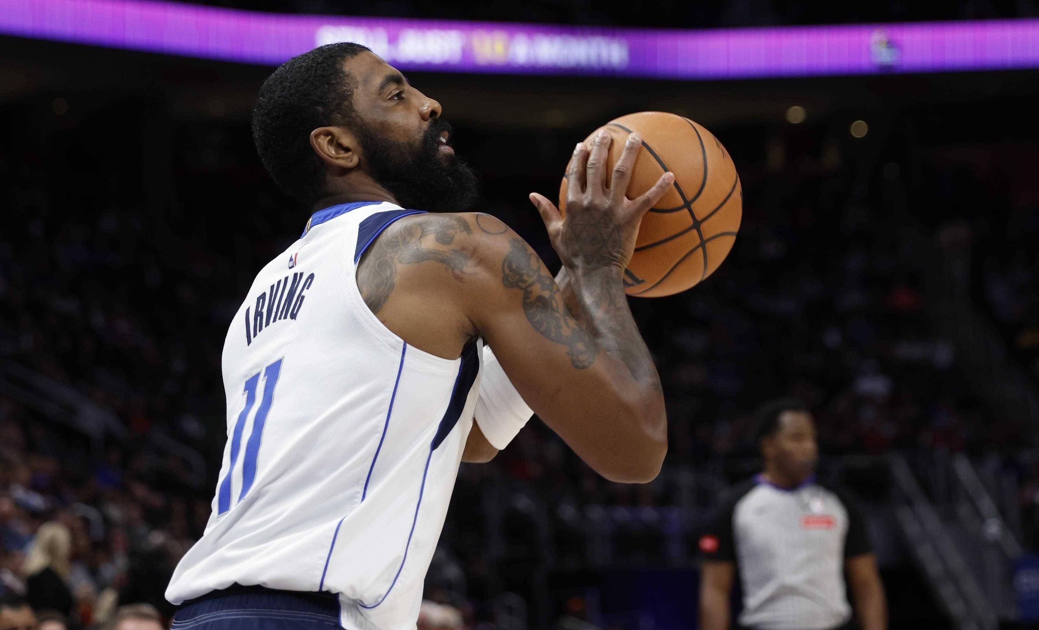 拉拉维亚晒照庆祝客场之旅结束（拉拉维亚晒照庆祝客场征程收官）