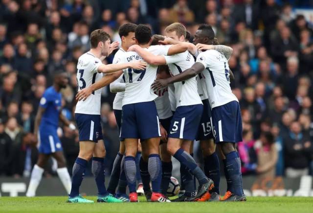 TA跟队：姆巴佩和卡马文加没有参加皇马今天的训练（TA随队记者：姆巴佩与卡马文加缺席皇马今日训练）